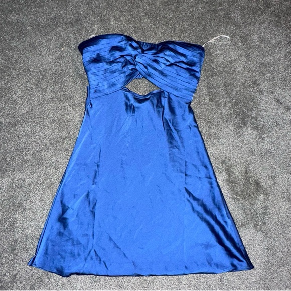 Shellie Mini Dress - Picture 4 of 6